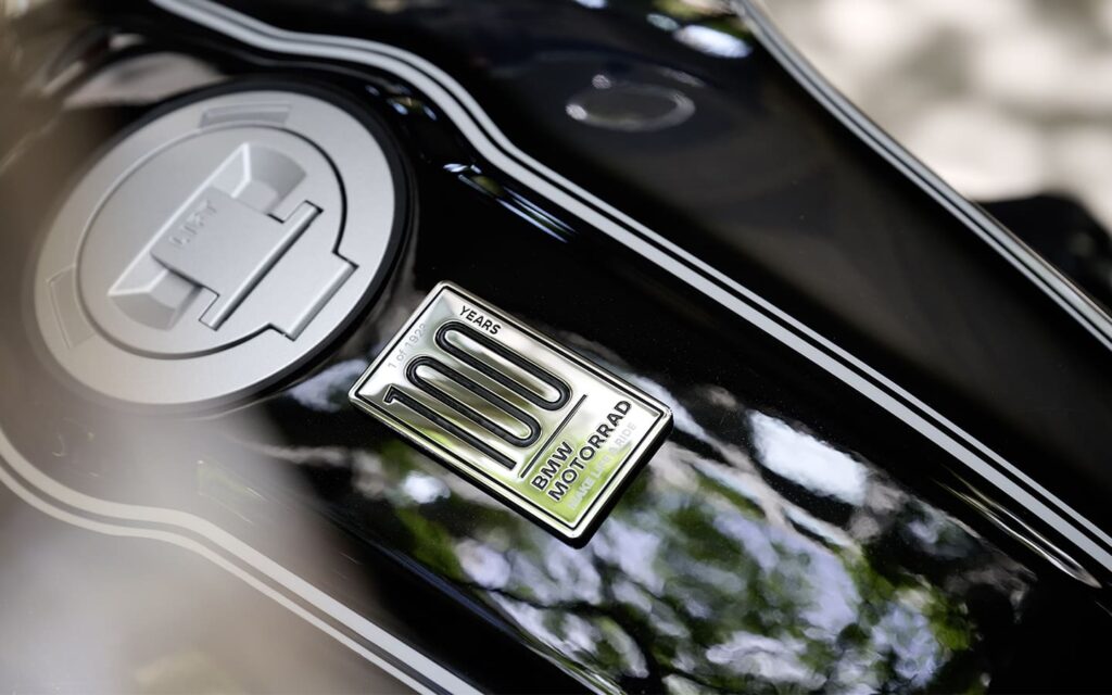 BMW Motorrad Mantes R Nine T 100 years réservoir chrome de moto