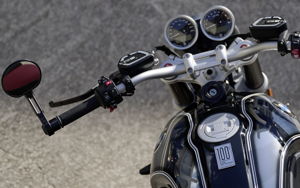 BMW Motorrad Mantes R Nine T 100 years guidon moto