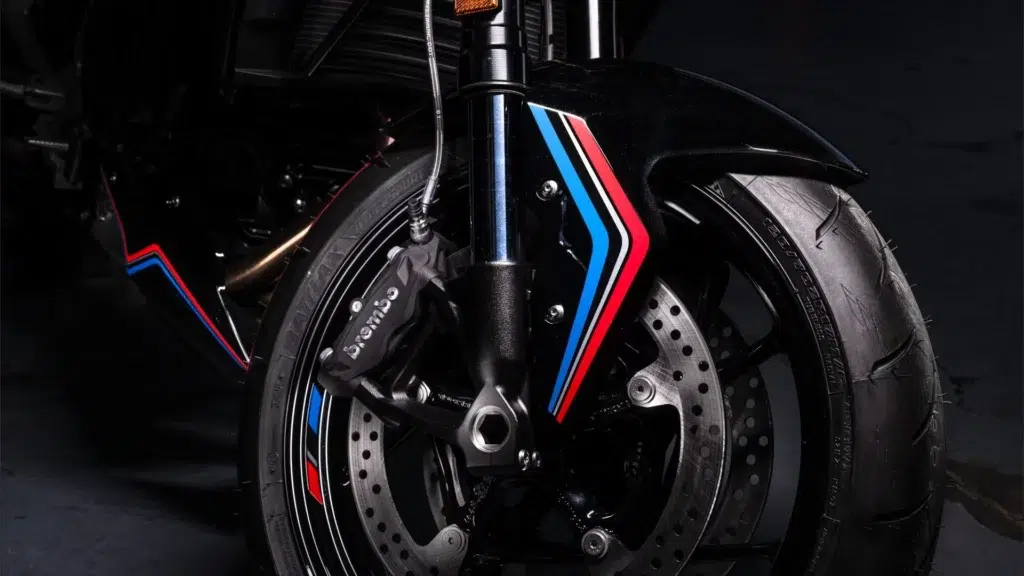 Fourche moto BMW F 900 R et F 900 XR Sport Edition aux couleurs M bleu rouge