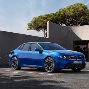 Nouvelle bmw i3 bleue en charge