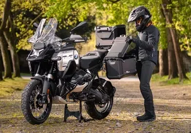 BMW Motorrad : BMW R 1300 GS Adventure Pro : boîte ASA offerte